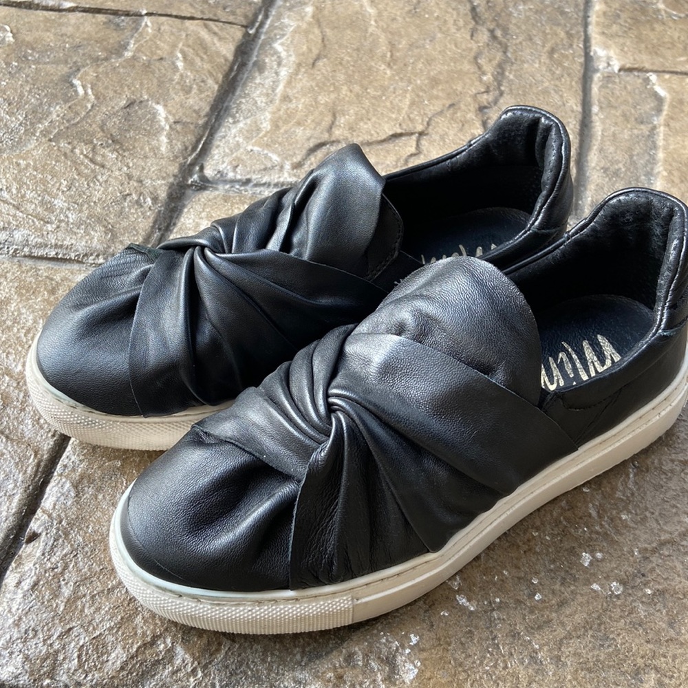 Mimosa sneakers